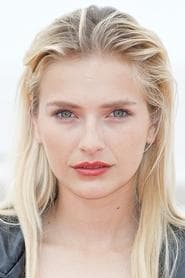 Profile picture of Camille Razat who plays Camille
