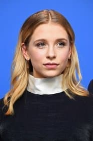 Profile picture of Lena Klenke who plays Lisa Novak