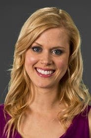 Profile picture of Janet Varney who plays Summer