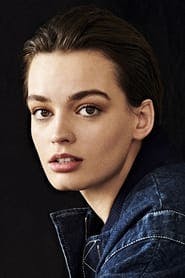 Profile picture of Emma Mackey who plays Maeve Wiley