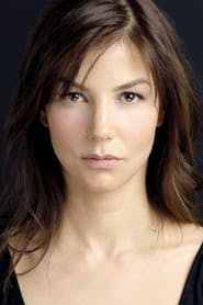 Profile picture of Defne Kayalar who plays Gül