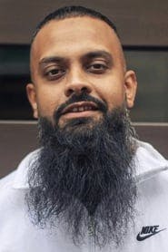 Profile picture of Guz Khan who plays Del