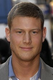 Profile picture of Tom Hopper who plays Luther Hargreeves
